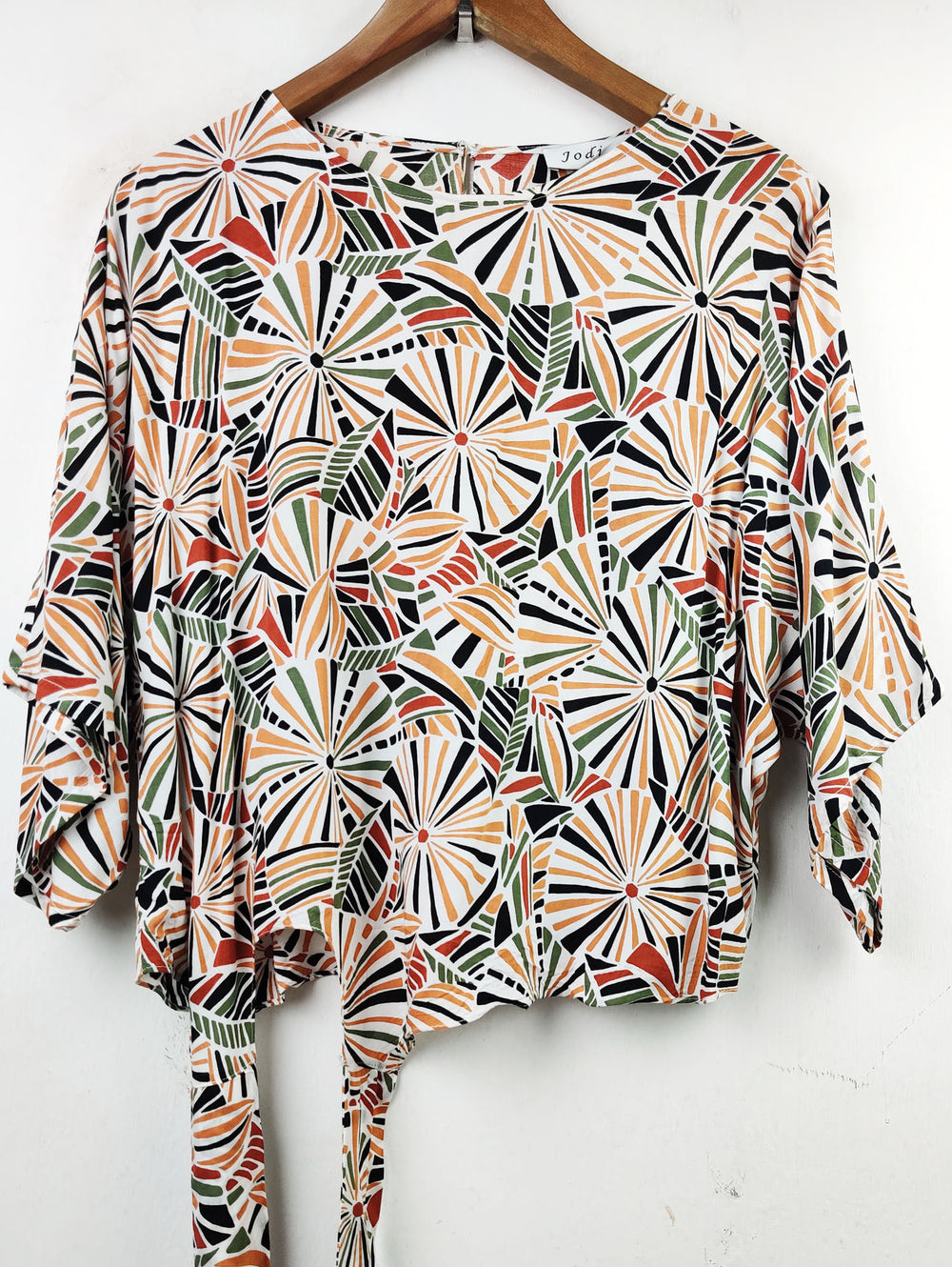 Buy online pre-used pre-loved 100% authentic & Original branded Jodi (CT-1397) available in Pakistan. Top international brands avilable.