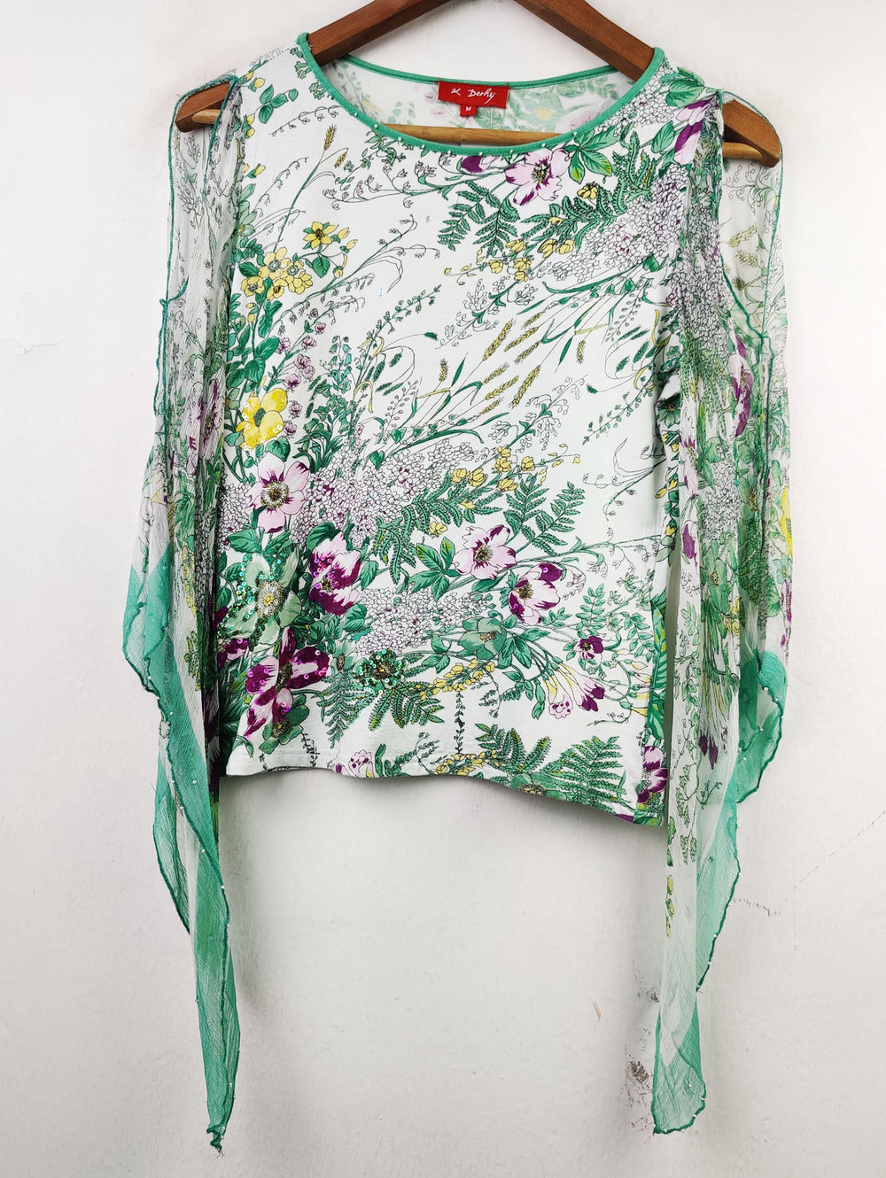 Buy online pre-used pre-loved 100% authentic & Original branded Derhy (CT-1410) available in Pakistan. Top international brands avilable.