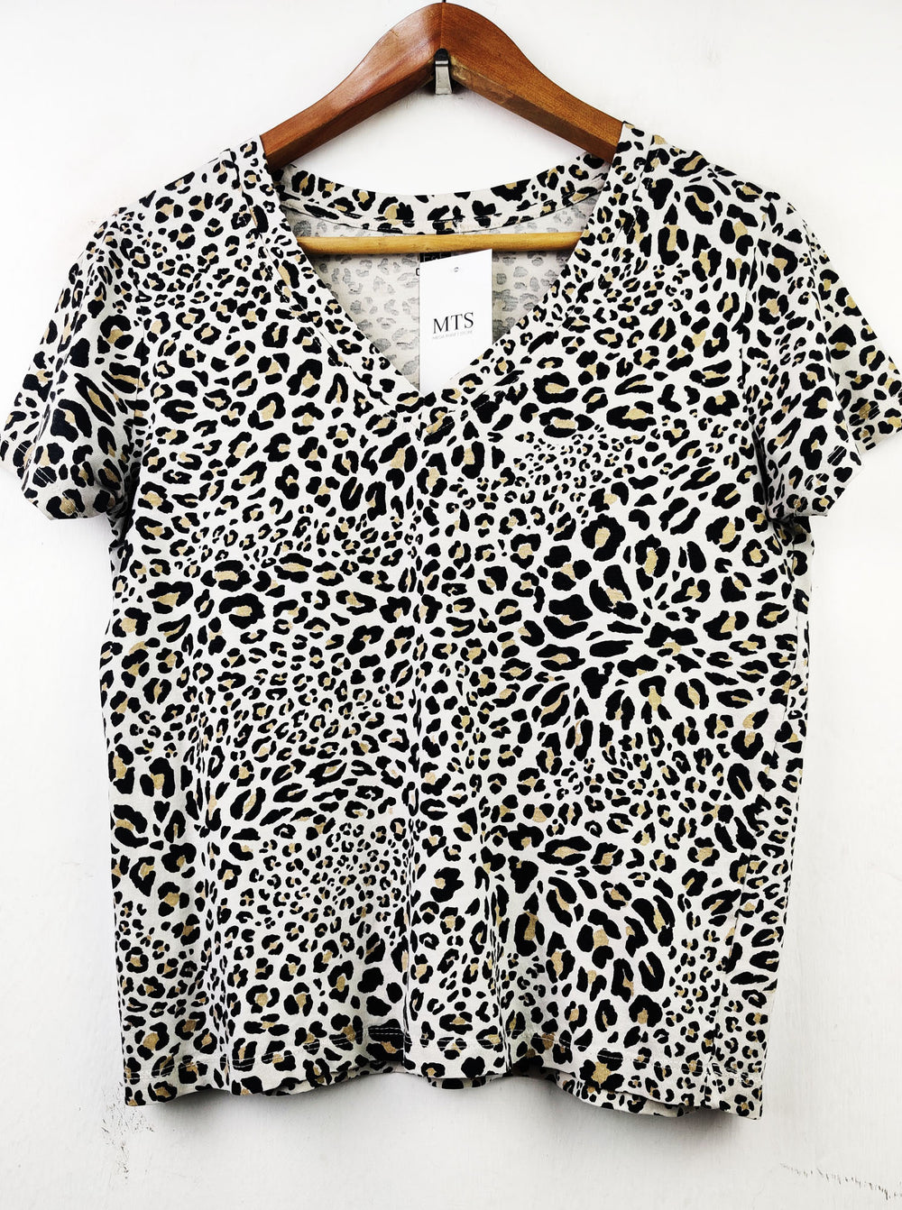 Buy online pre-used pre-loved 100% authentic & Original branded F&F (CT-1426) available in Pakistan. Top international brands avilable.