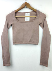 Buy online pre-used pre-loved 100% authentic & Original branded Unknown Brand (CT-1440) available in Pakistan. Top international brands avilable.