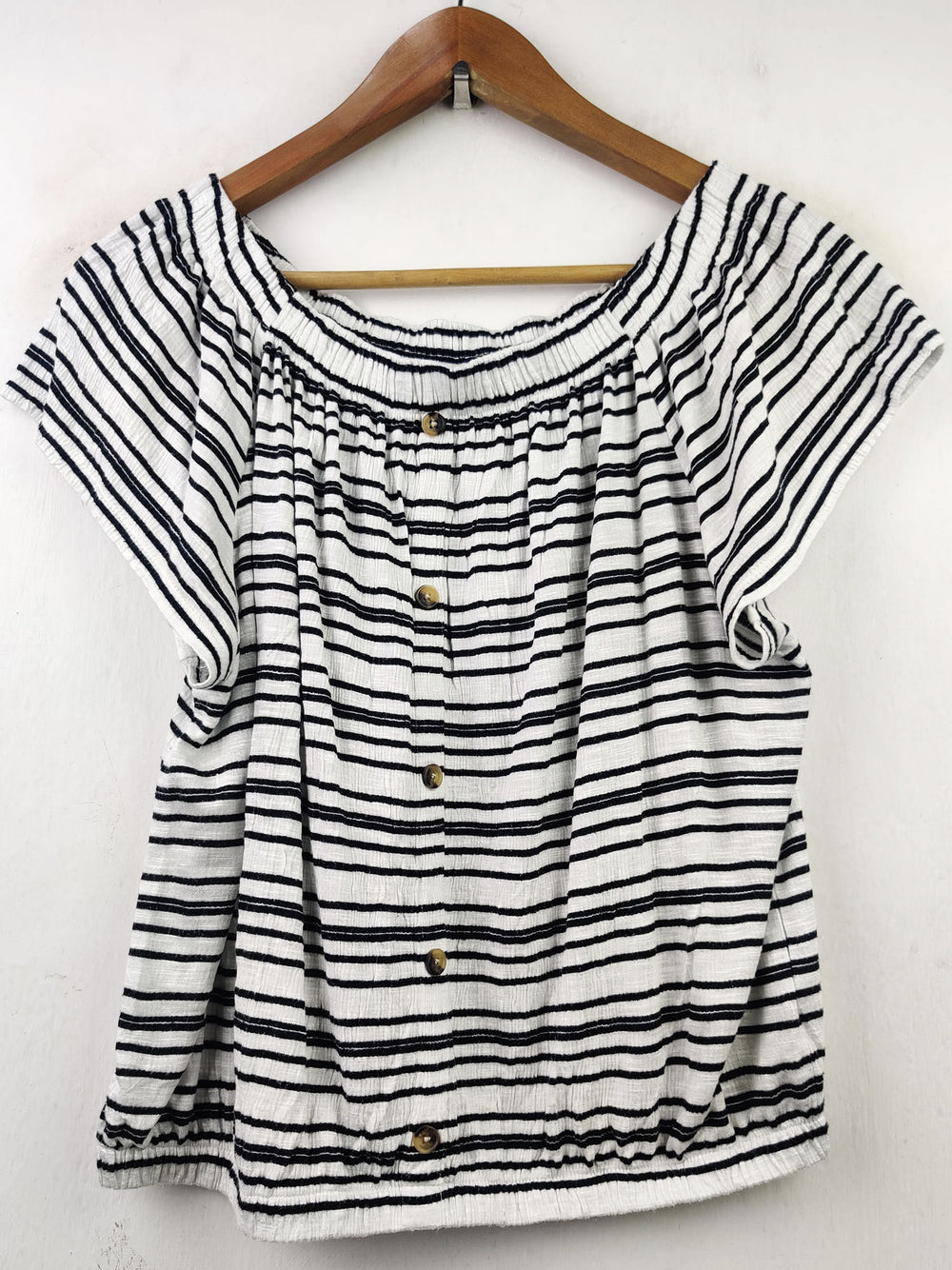 Buy online pre-used pre-loved 100% authentic & Original branded F&F (CT-1447) available in Pakistan. Top international brands avilable.