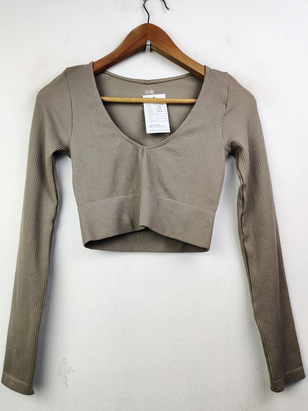 Buy online pre-used pre-loved 100% authentic & Original branded Seint (CT-1821) available in Pakistan. Top international brands avilable.