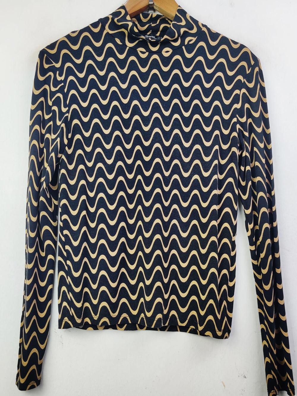 Buy online pre-used pre-loved 100% authentic & Original branded Stradivarius (CT-1900) available in Pakistan. Top international brands avilable.