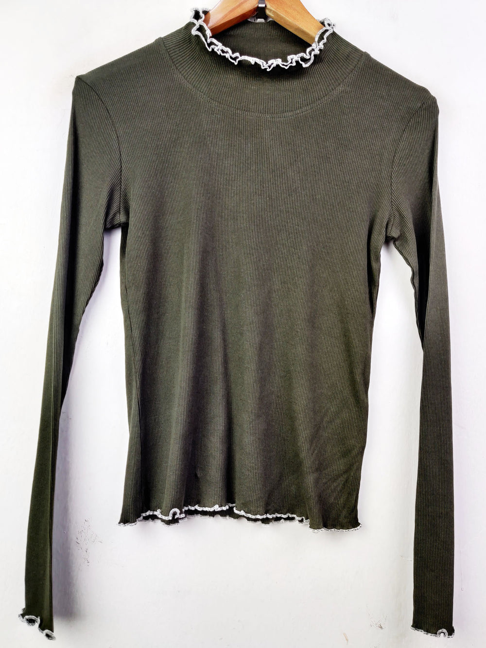 Buy online pre-used pre-loved 100% authentic & Original branded Unknown Brand (CT-1930) available in Pakistan. Top international brands avilable.