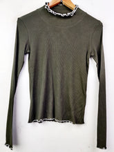 Buy online pre-used pre-loved 100% authentic & Original branded Unknown Brand (CT-1930) available in Pakistan. Top international brands avilable.