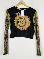 Buy online pre-used pre-loved 100% authentic & Original branded Urban Outfitters (CT-2847) available in Pakistan. Top international brands avilable.