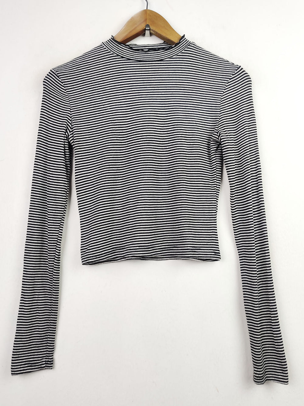 Buy online pre-used pre-loved 100% authentic & Original branded Bershka (CT-325) available in Pakistan. Top international brands avilable.