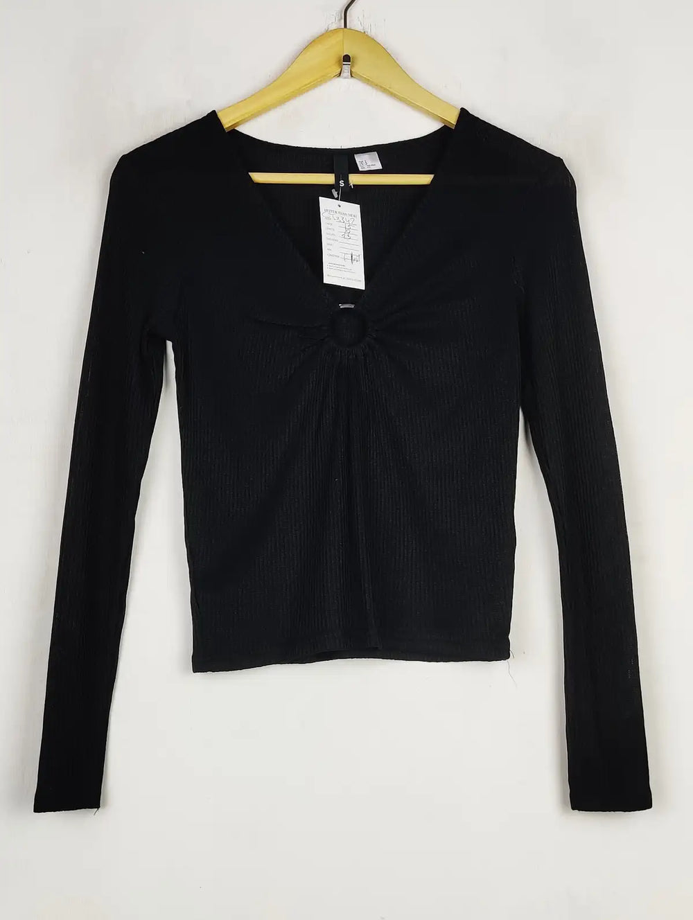 Buy online pre-used pre-loved 100% authentic & Original branded Unknown Brand (CT-3342) available in Pakistan. Top international brands avilable.