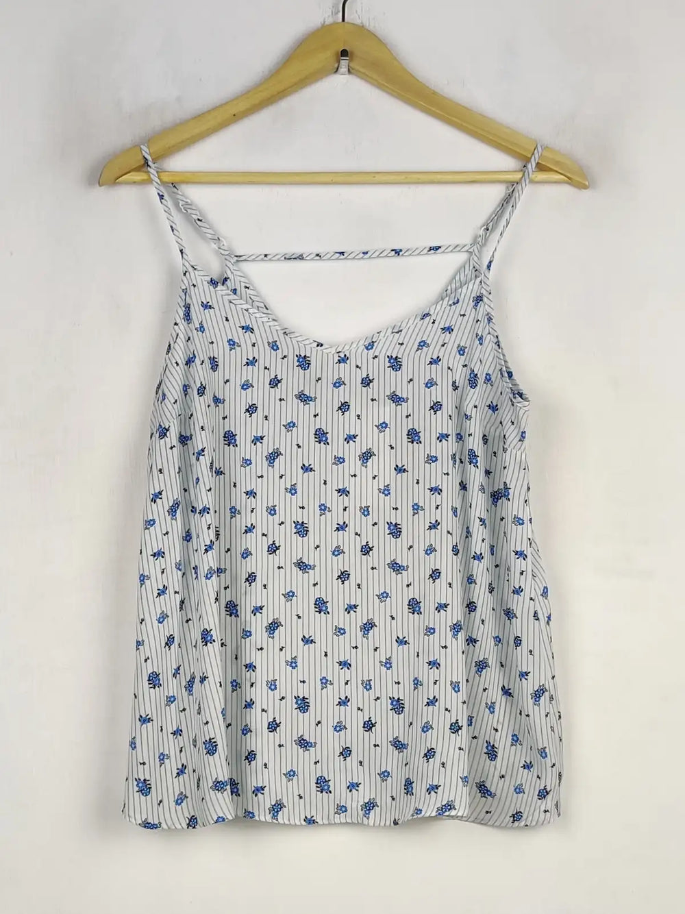 Buy online pre-used pre-loved 100% authentic & Original branded Unknown Brand (CT-3419) available in Pakistan. Top international brands avilable.