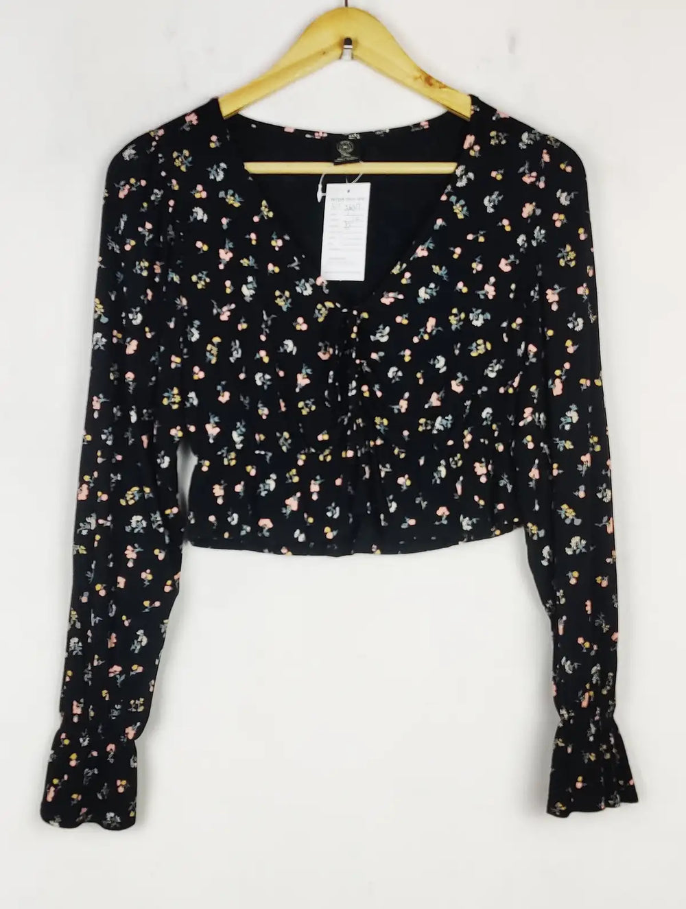 Buy online pre-used pre-loved 100% authentic & Original branded Urban Outfitters (CT-3647) available in Pakistan. Top international brands avilable.