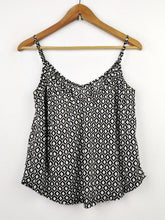 Buy online pre-used pre-loved 100% authentic & Original branded H&M (CT-402) available in Pakistan. Top international brands avilable.