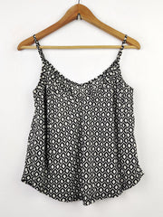 Buy online pre-used pre-loved 100% authentic & Original branded H&M (CT-402) available in Pakistan. Top international brands avilable.