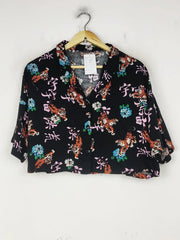 Buy online pre-used pre-loved 100% authentic & Original branded Bershka (CT-4140) available in Pakistan. Top international brands avilable.