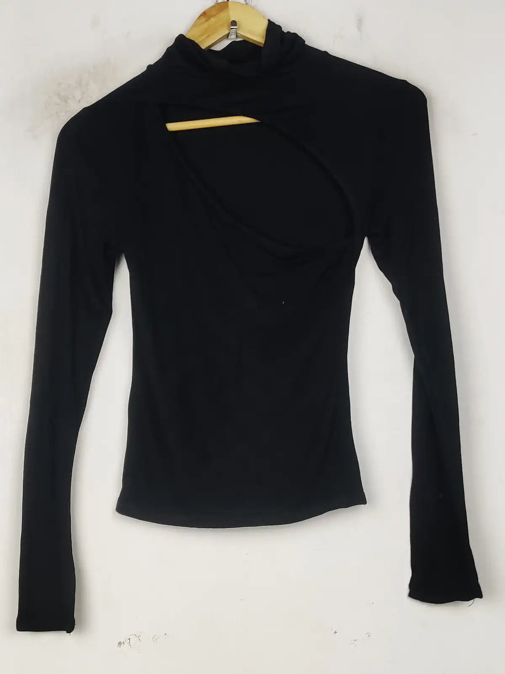 Buy online pre-used pre-loved 100% authentic & Original branded In The Style (CT-4228) available in Pakistan. Top international brands avilable.