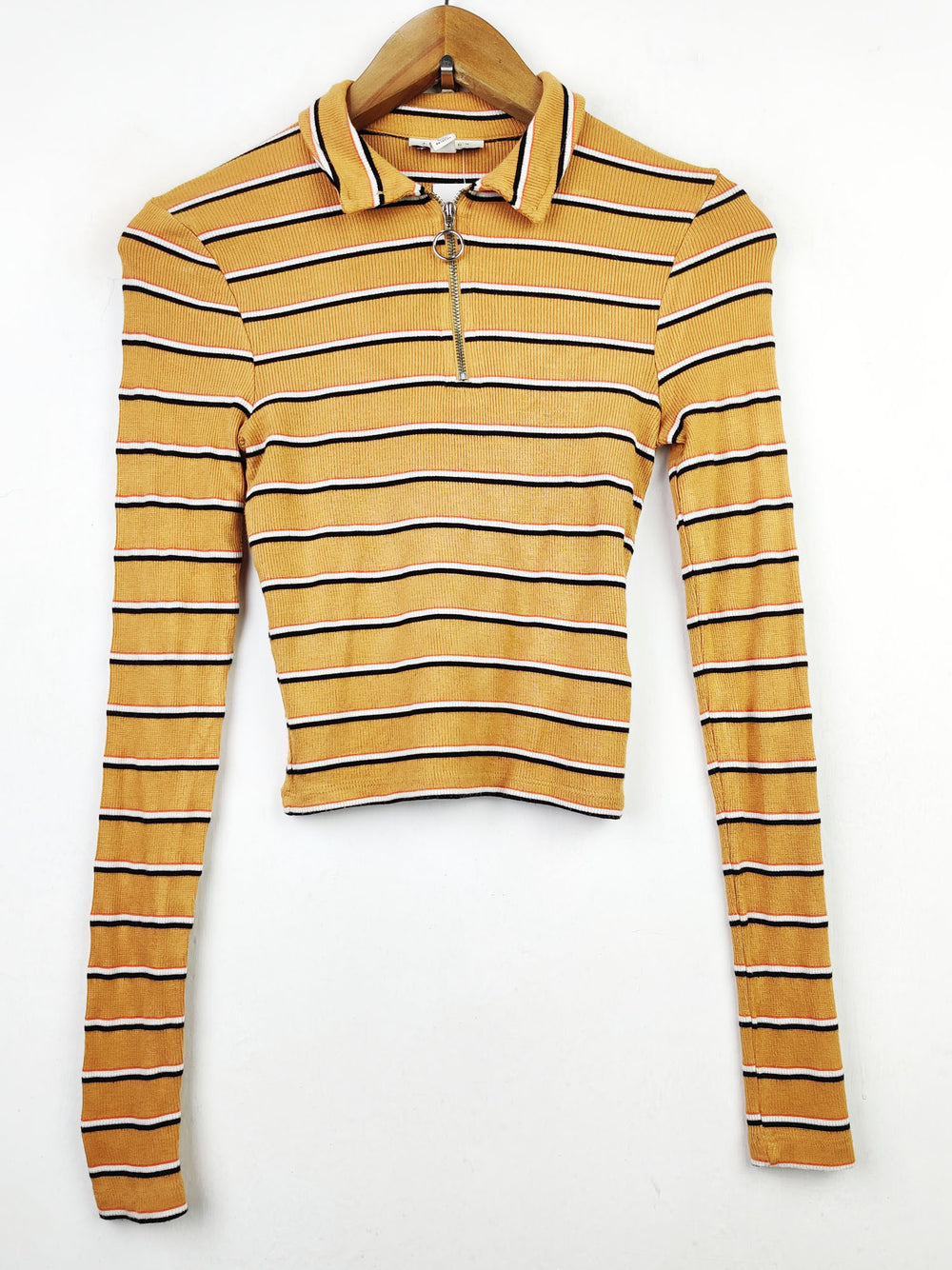 Buy online pre-used pre-loved 100% authentic & Original branded Top Shop (CT-426) available in Pakistan. Top international brands avilable.