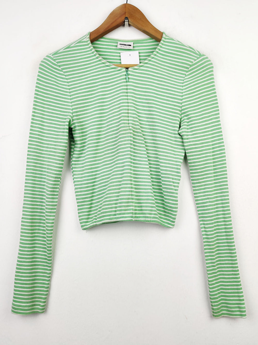 Buy online pre-used pre-loved 100% authentic & Original branded Noisy May (CT-439) available in Pakistan. Top international brands avilable.