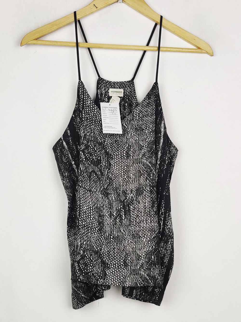 Buy online pre-used pre-loved 100% authentic & Original branded H&M (CT-4655) available in Pakistan. Top international brands avilable.