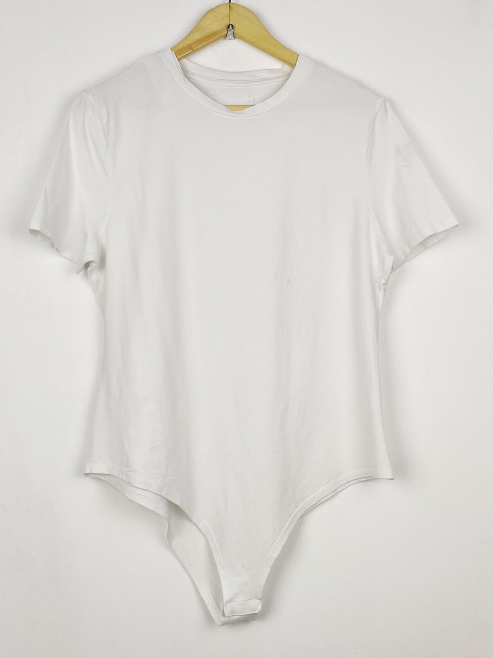 Buy online pre-used pre-loved 100% authentic & Original branded Unknown Brand (CT-4852) available in Pakistan. Top international brands avilable.