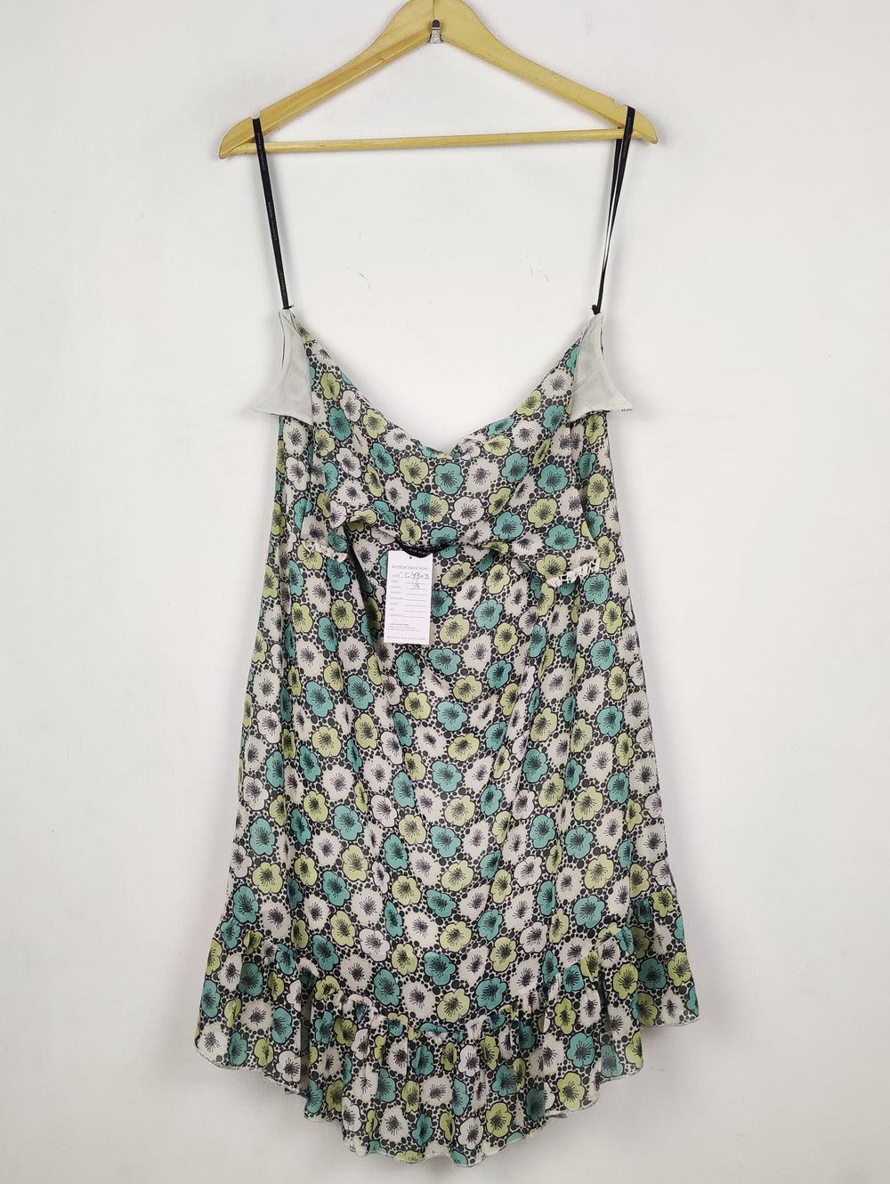 Buy online pre-used pre-loved 100% authentic & Original branded Dorothy Perkins (CT-4903) available in Pakistan. Top international brands avilable.