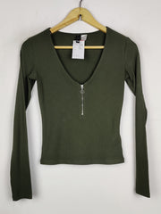 Buy online pre-used pre-loved 100% authentic & Original branded H&M (CT-4996) available in Pakistan. Top international brands avilable.
