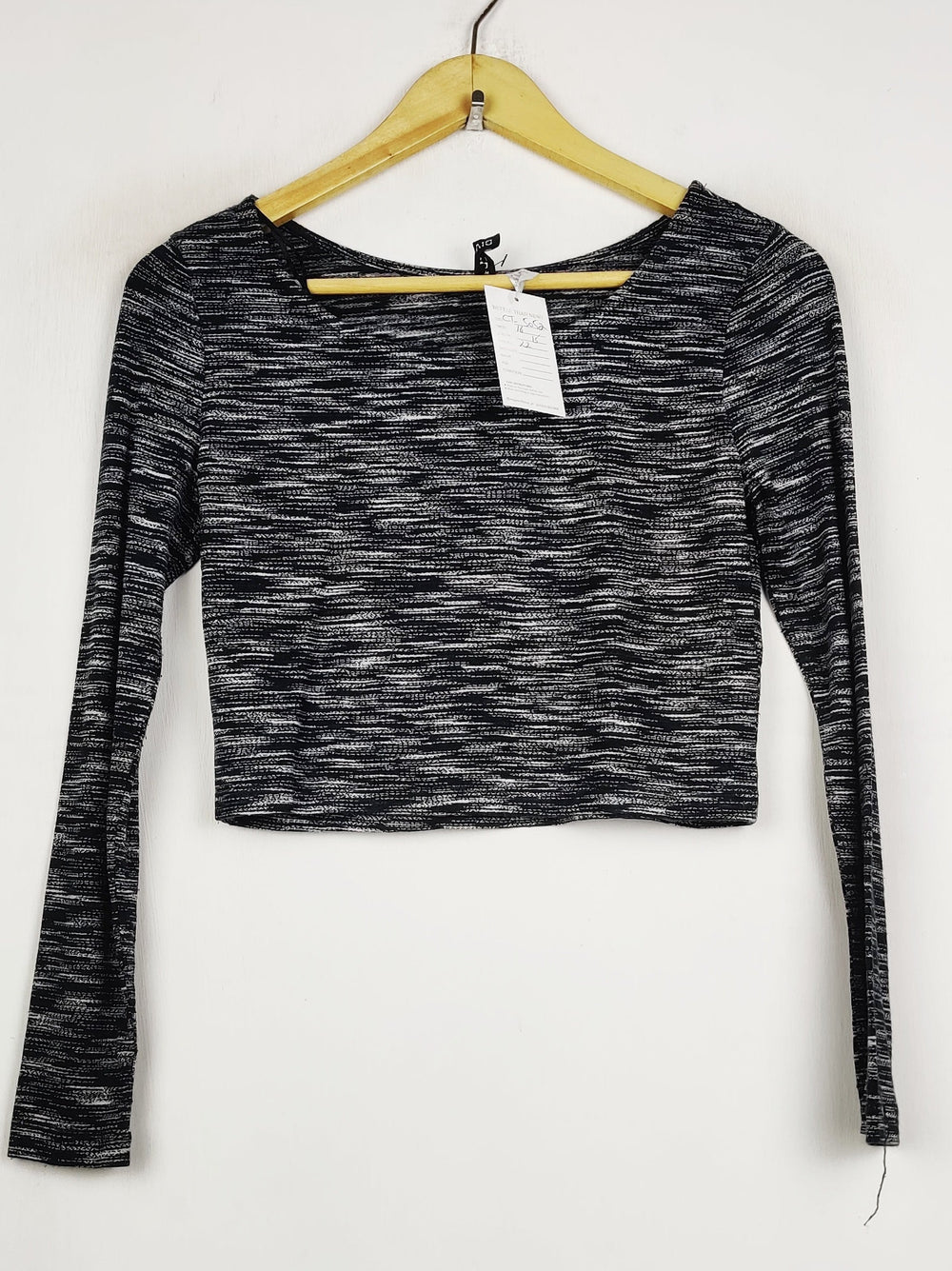 Buy online pre-used pre-loved 100% authentic & Original branded H&M (CT-5052) available in Pakistan. Top international brands avilable.