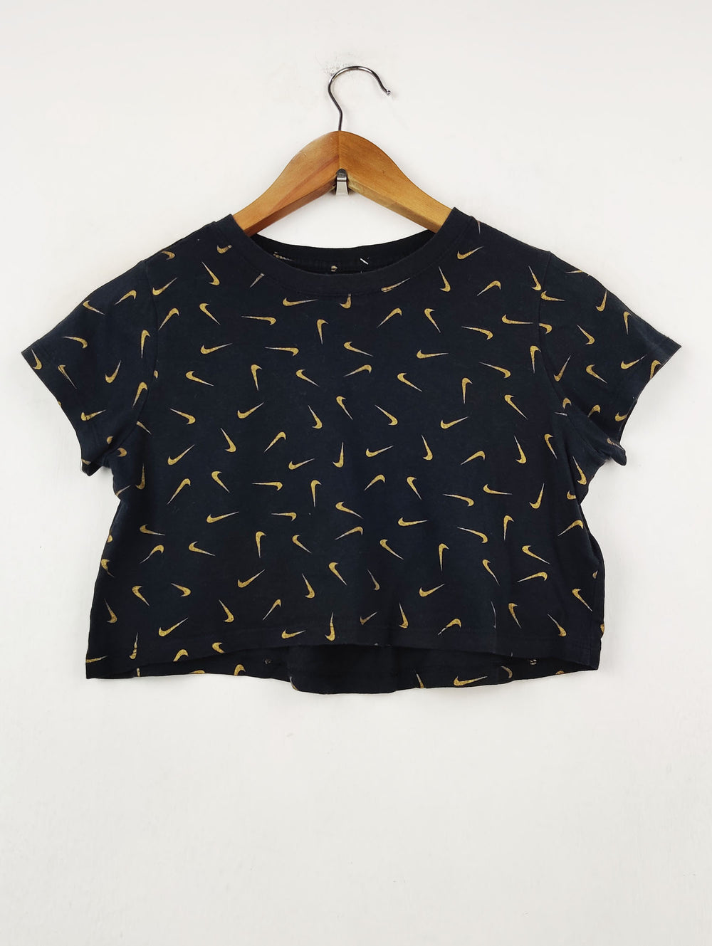 Buy online pre-used pre-loved 100% authentic & Original branded Nike (CT-543) available in Pakistan. Top international brands avilable.