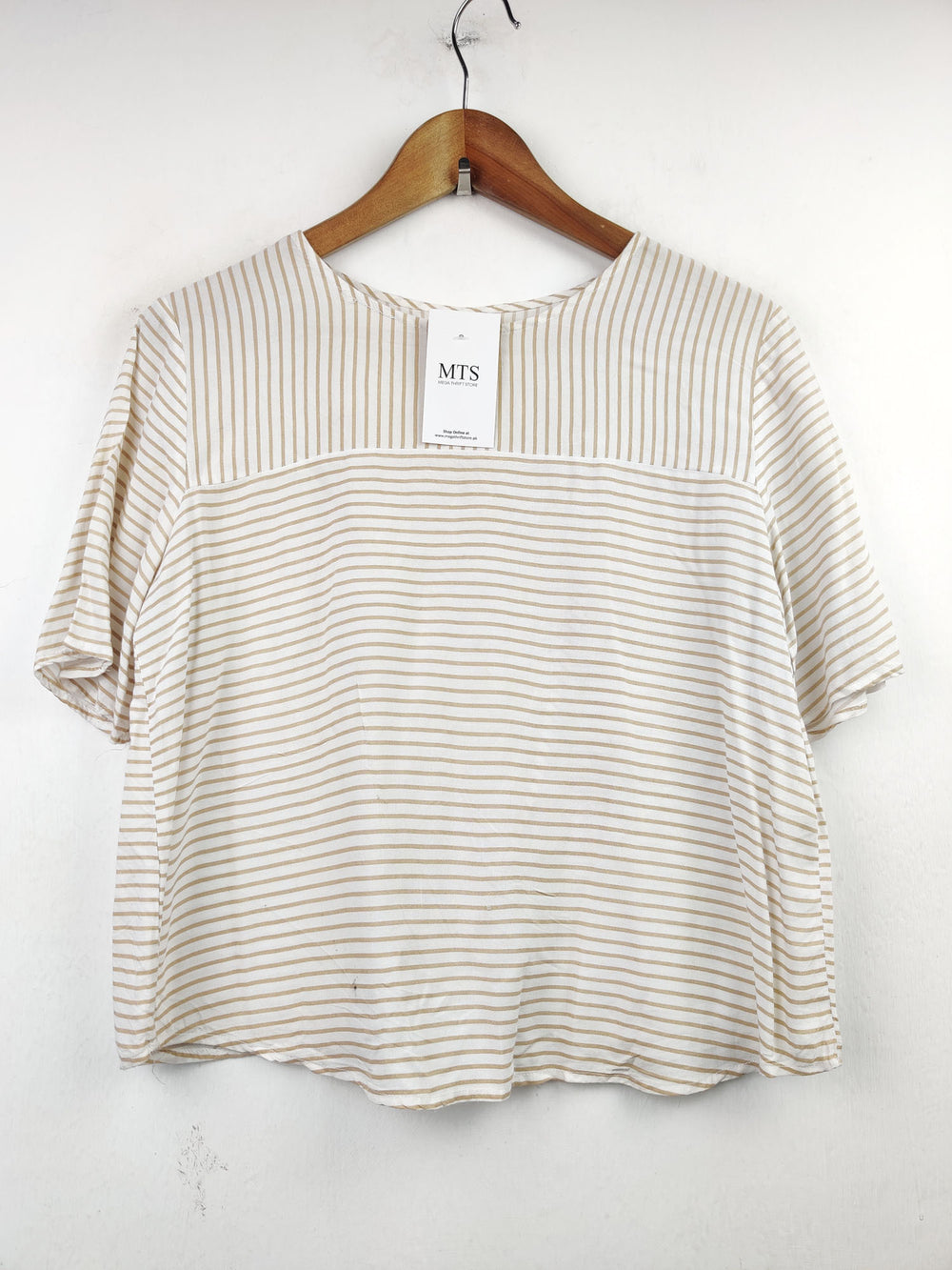 Buy online pre-used pre-loved 100% authentic & Original branded Pull&Bear (CT-751) available in Pakistan. Top international brands avilable.