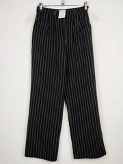 Buy online pre-used pre-loved 100% authentic & Original branded Urban Outfitters (DP-04) available in Pakistan. Top international brands avilable.