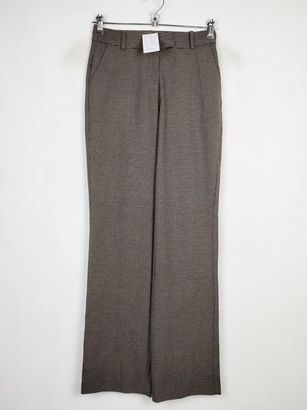 Buy online pre-used pre-loved 100% authentic & Original branded Reserved (DP-07) available in Pakistan. Top international brands avilable.