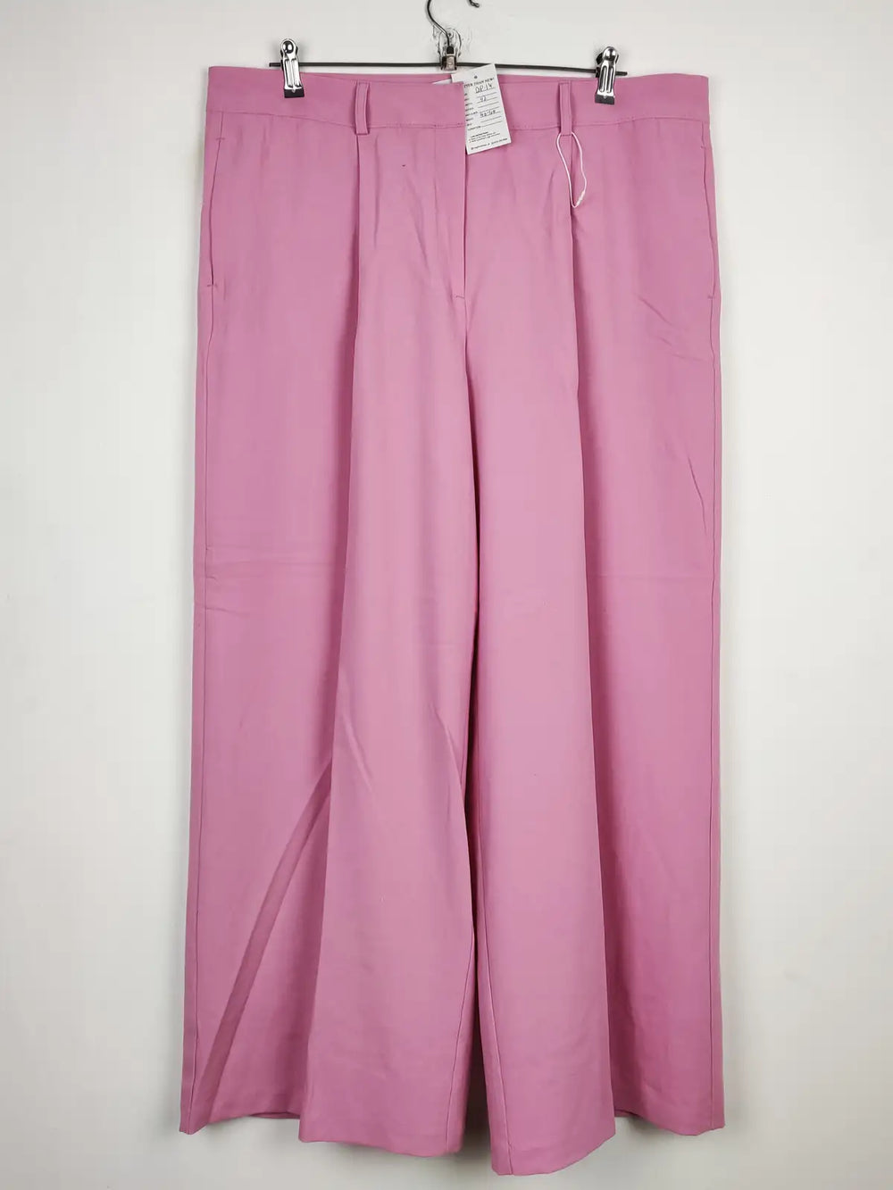 Buy online pre-used pre-loved 100% authentic & Original branded Marks & Spencer (DP-14) available in Pakistan. Top international brands avilable.