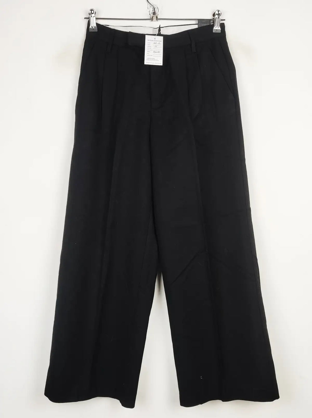 Buy online pre-used pre-loved 100% authentic & Original branded H&M (DP-16) available in Pakistan. Top international brands avilable.