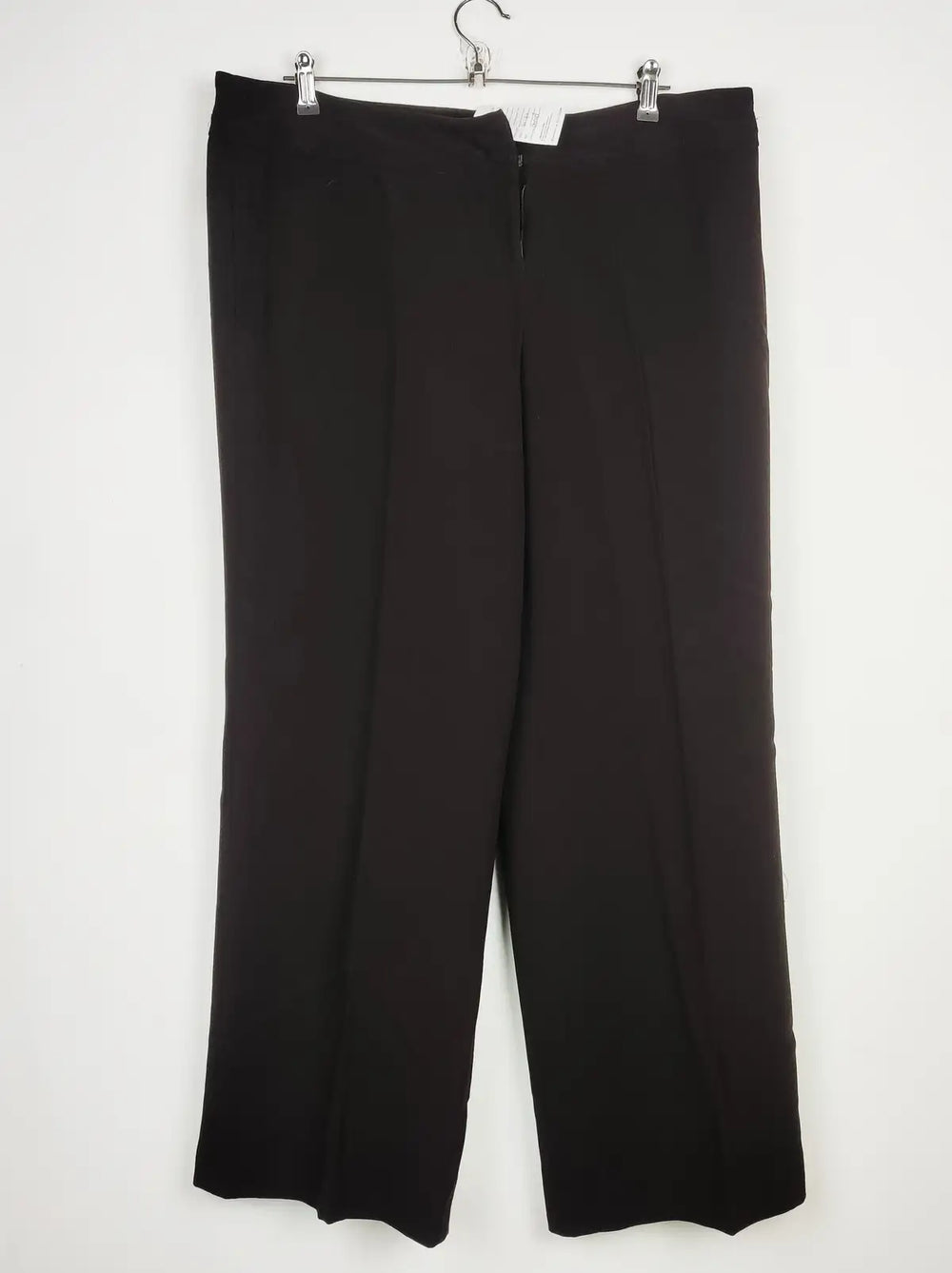 Buy online pre-used pre-loved 100% authentic & Original branded J Taylor (DP-19) available in Pakistan. Top international brands avilable.