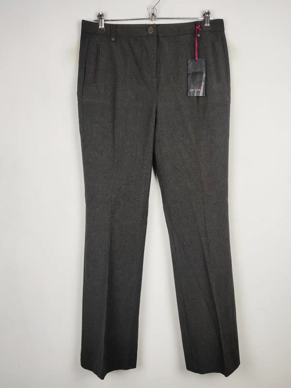 Buy online pre-used pre-loved 100% authentic & Original branded Peruna (DP-38) available in Pakistan. Top international brands avilable.