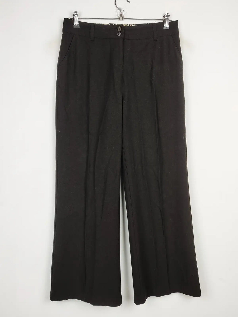 Buy online pre-used pre-loved 100% authentic & Original branded Unknown Brand (DP-59) available in Pakistan. Top international brands avilable.