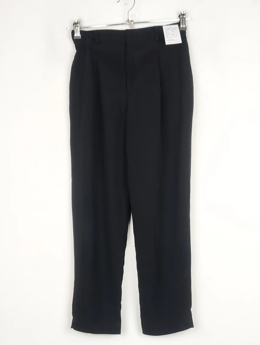 Buy online pre-used pre-loved 100% authentic & Original branded Uni Qlo (DP-793) available in Pakistan. Top international brands avilable.