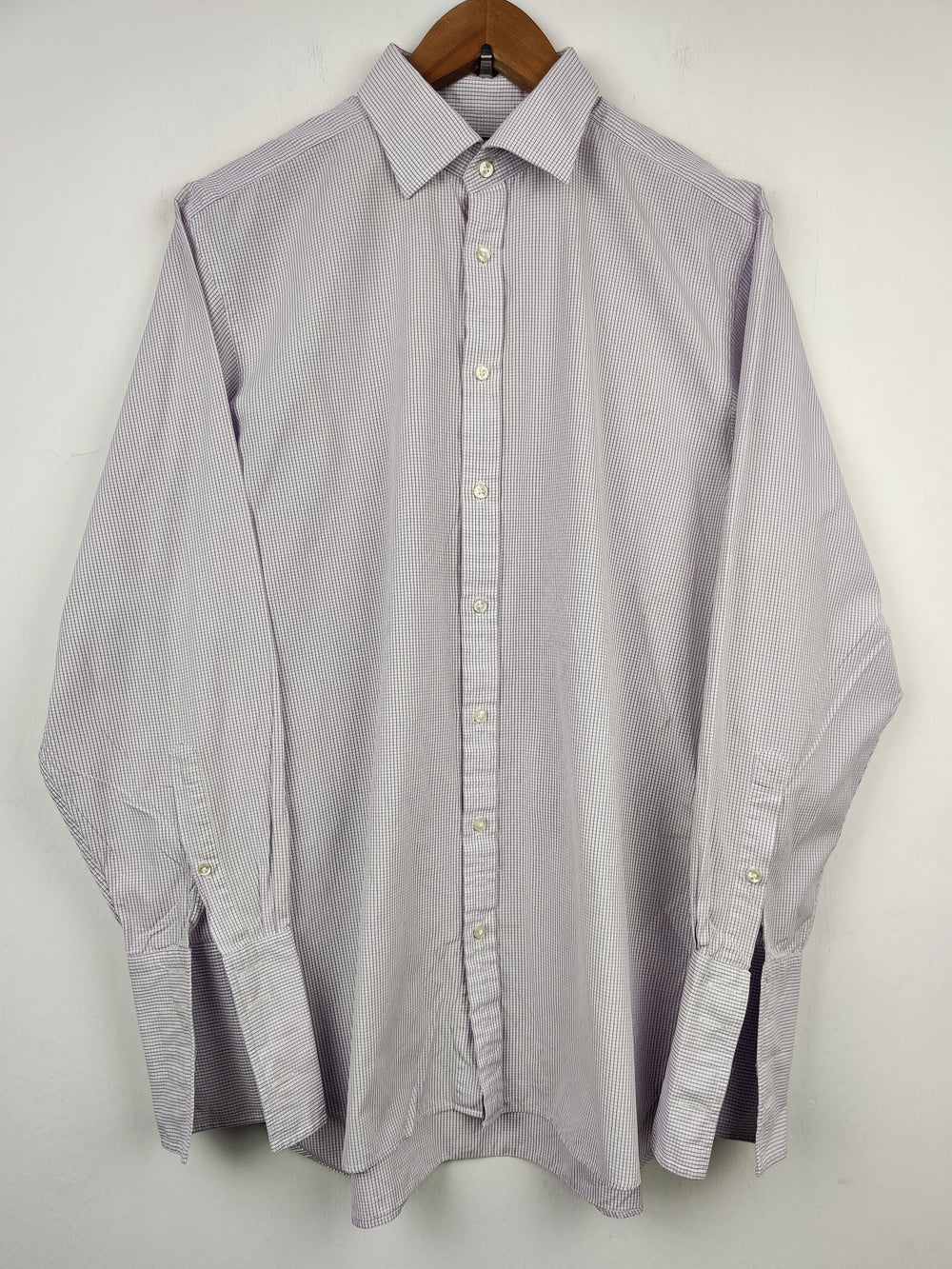 Buy online pre-used pre-loved 100% authentic & Original branded Thomas Pink (DS-405) available in Pakistan. Top international brands avilable.