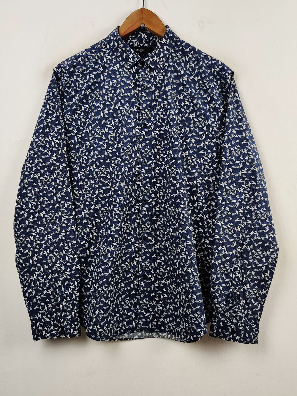 Buy online pre-used pre-loved 100% authentic & Original branded Autograph (DS-438) available in Pakistan. Top international brands avilable.