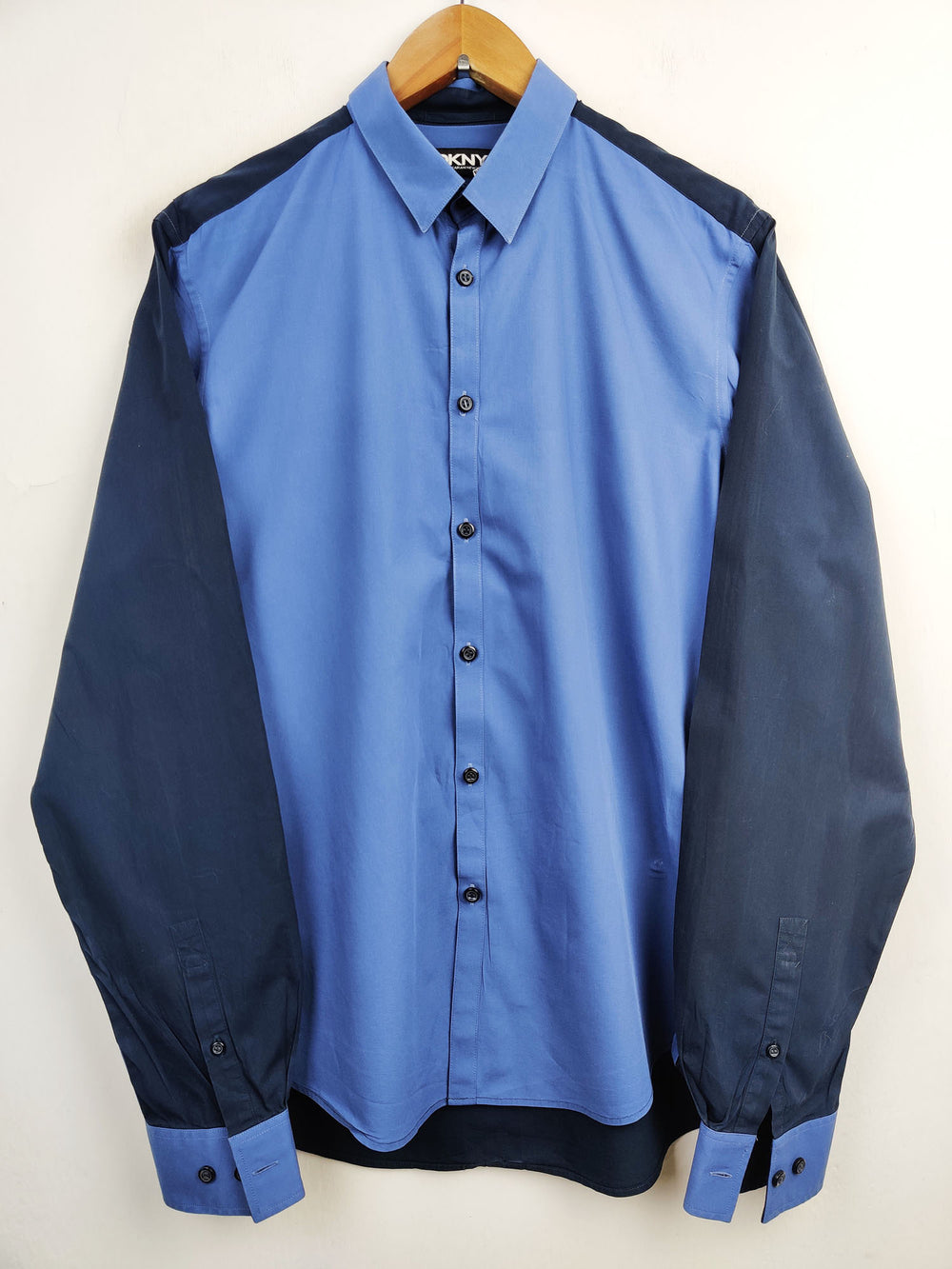 Buy online pre-used pre-loved 100% authentic & Original branded Dkny (DS-565) available in Pakistan. Top international brands avilable.