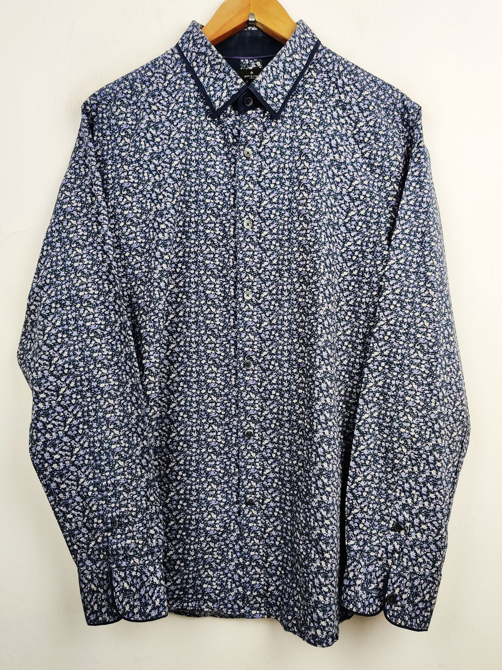 Buy online pre-used pre-loved 100% authentic & Original branded Jeff Banks (DS-579) available in Pakistan. Top international brands avilable.