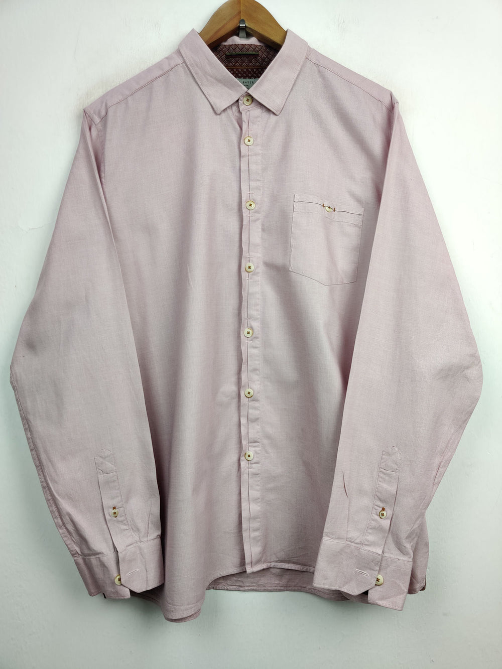 Buy online pre-used pre-loved 100% authentic & Original branded Ted Baker (DS-679) available in Pakistan. Top international brands avilable.