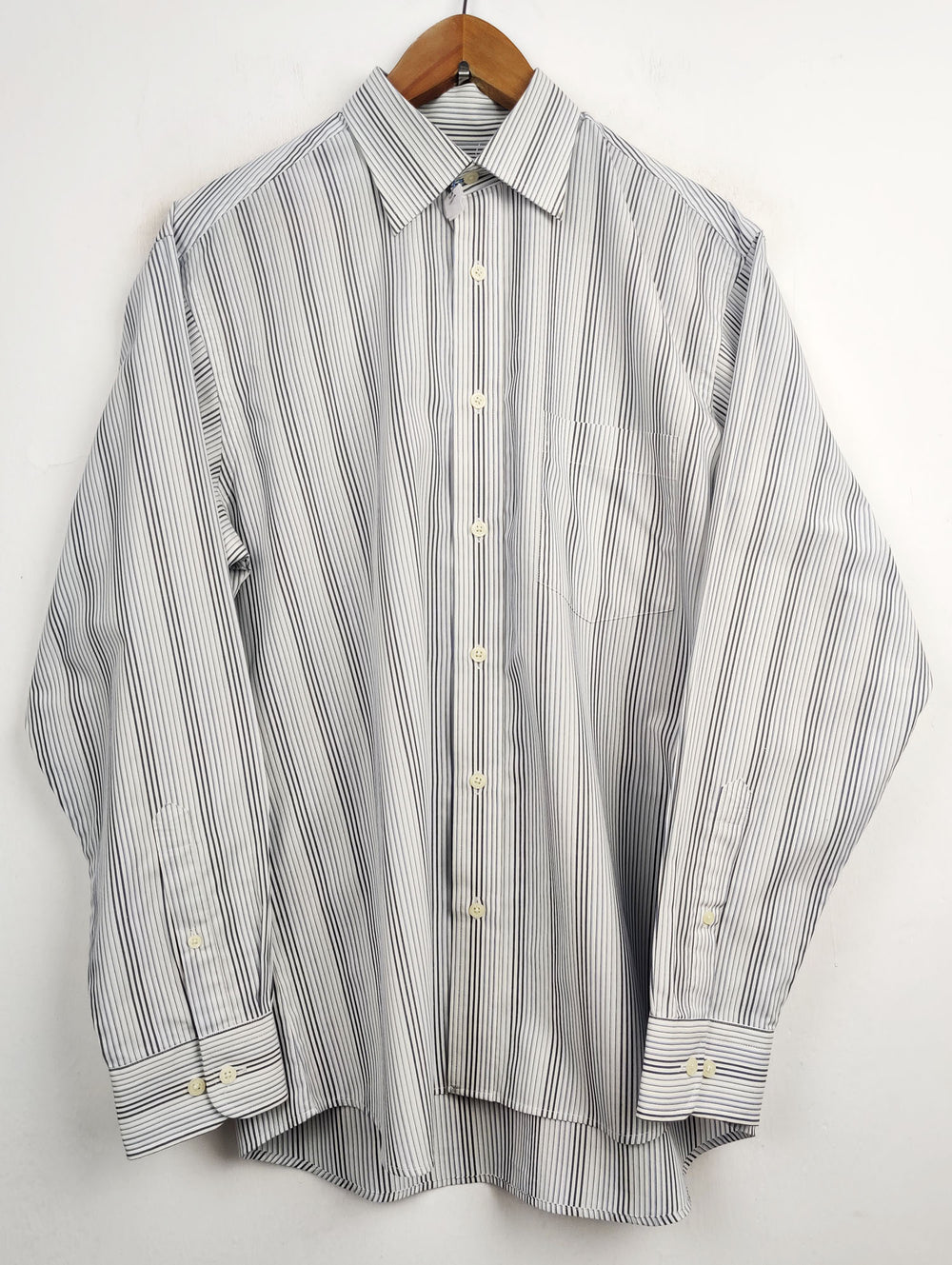 Buy online pre-used pre-loved 100% authentic & Original branded Van Heusen (DS-746) available in Pakistan. Top international brands avilable.