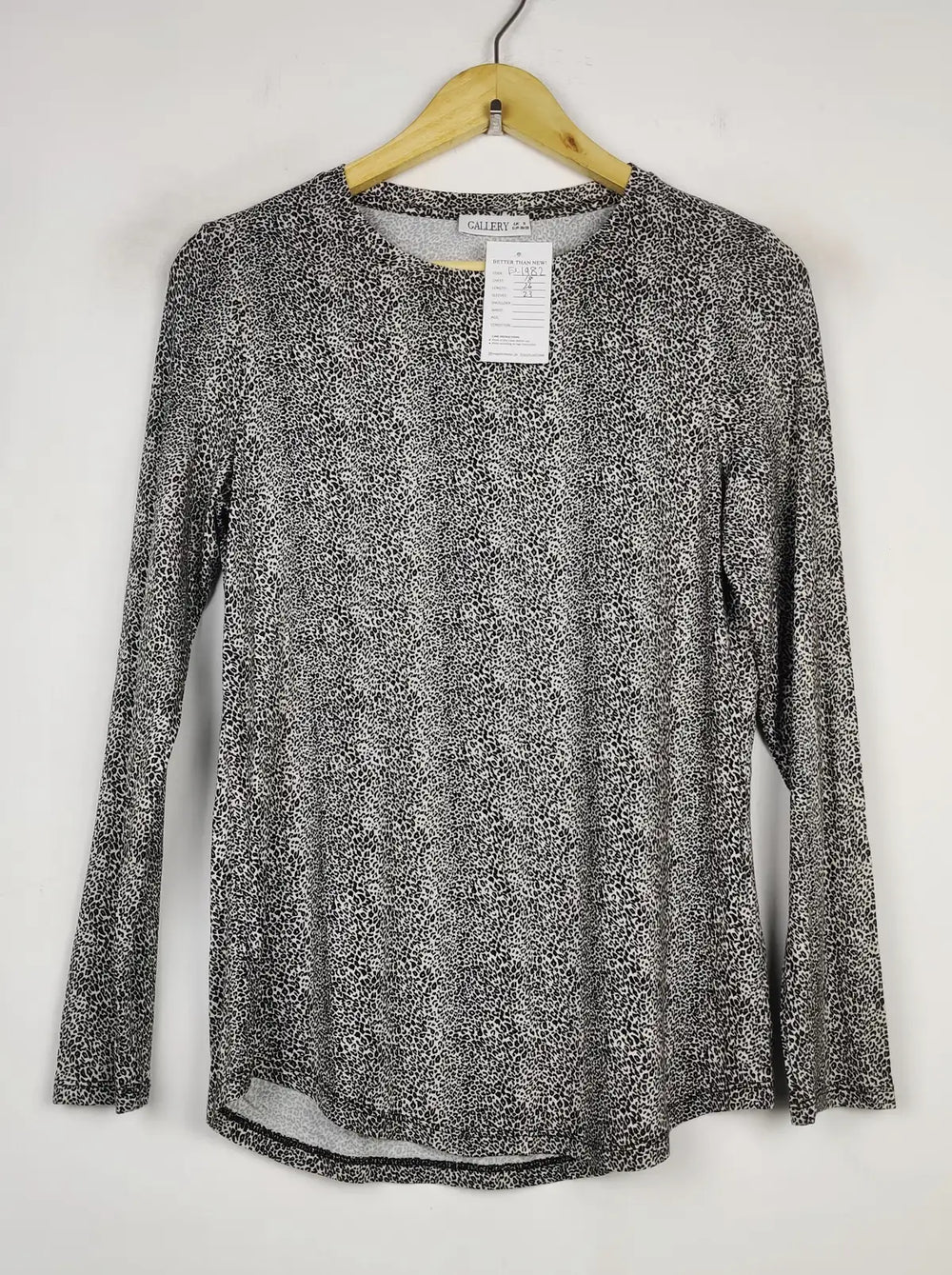 Buy online pre-used pre-loved 100% authentic & Original branded Gallery (FS-1982) available in Pakistan. Top international brands avilable.