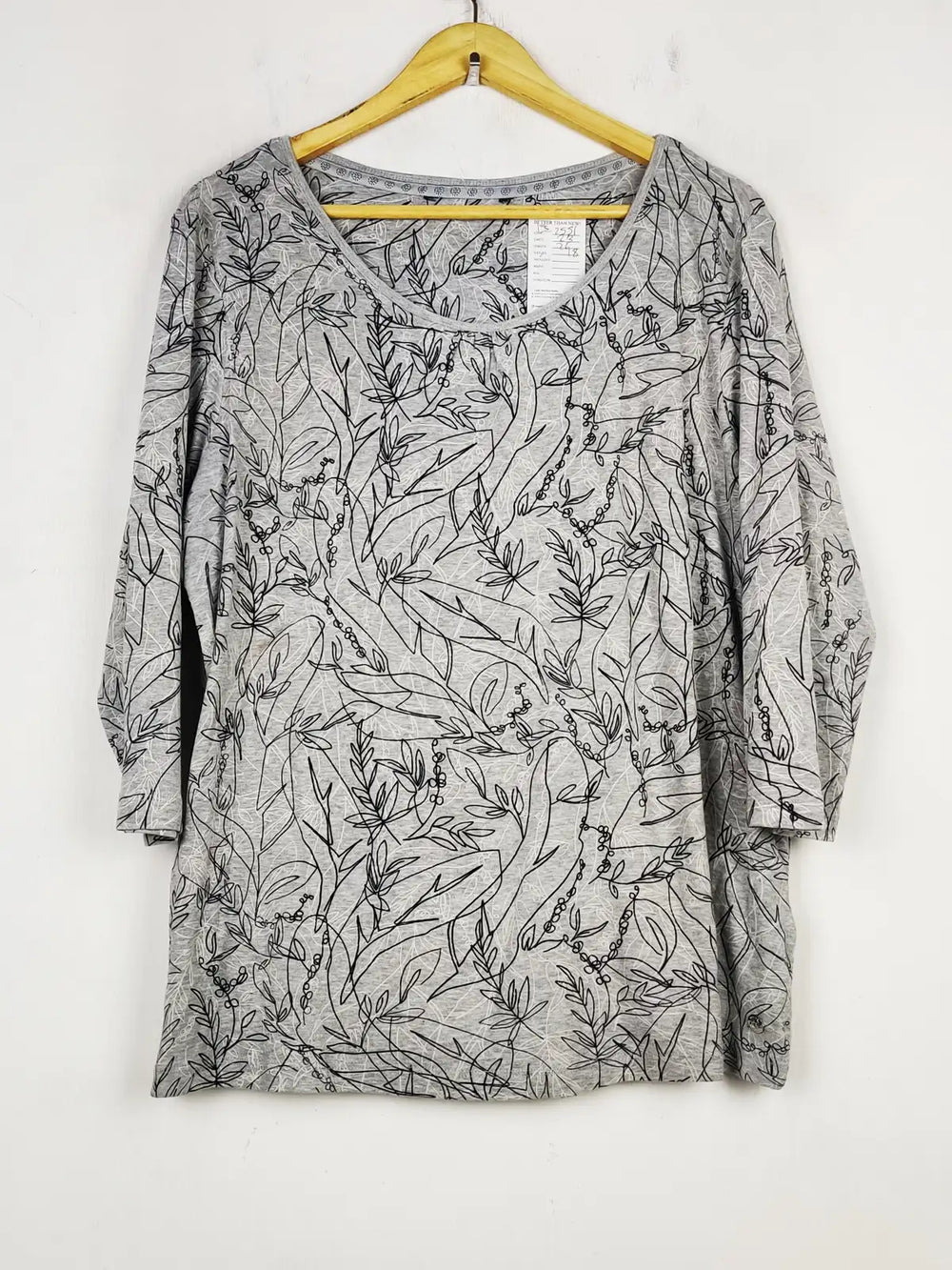 Buy online pre-used pre-loved 100% authentic & Original branded Unknown Brand (FS-2551) available in Pakistan. Top international brands avilable.