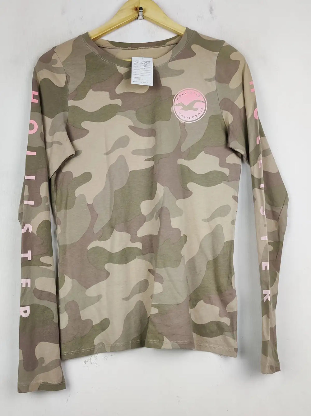 Buy online pre-used pre-loved 100% authentic & Original branded Hollister (FS-2685) available in Pakistan. Top international brands avilable.