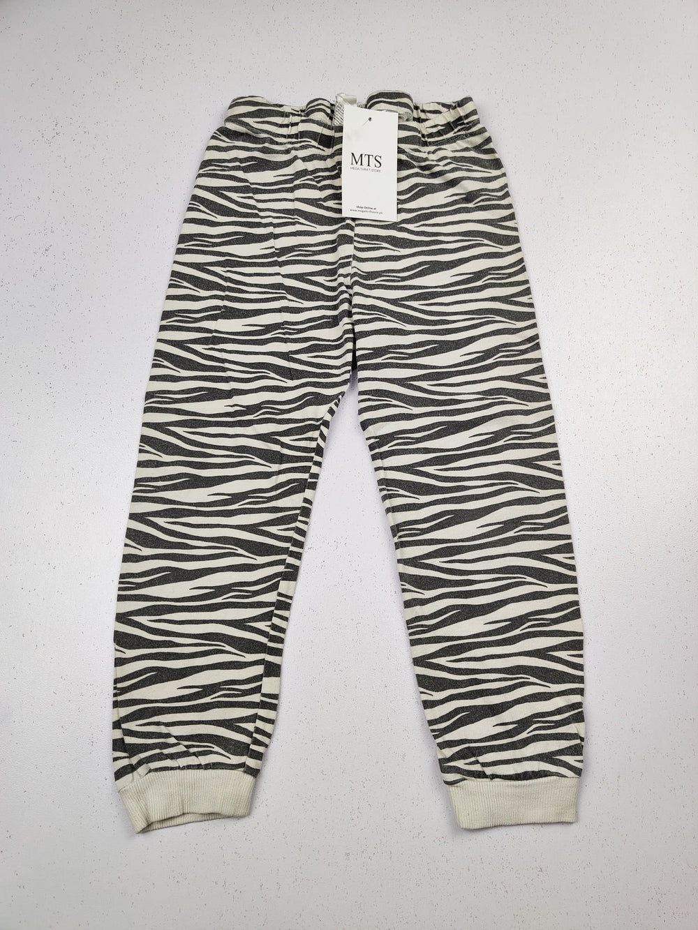 Buy online pre-used pre-loved 100% authentic & Original branded H&M (GB-12) available in Pakistan. Top international brands avilable.