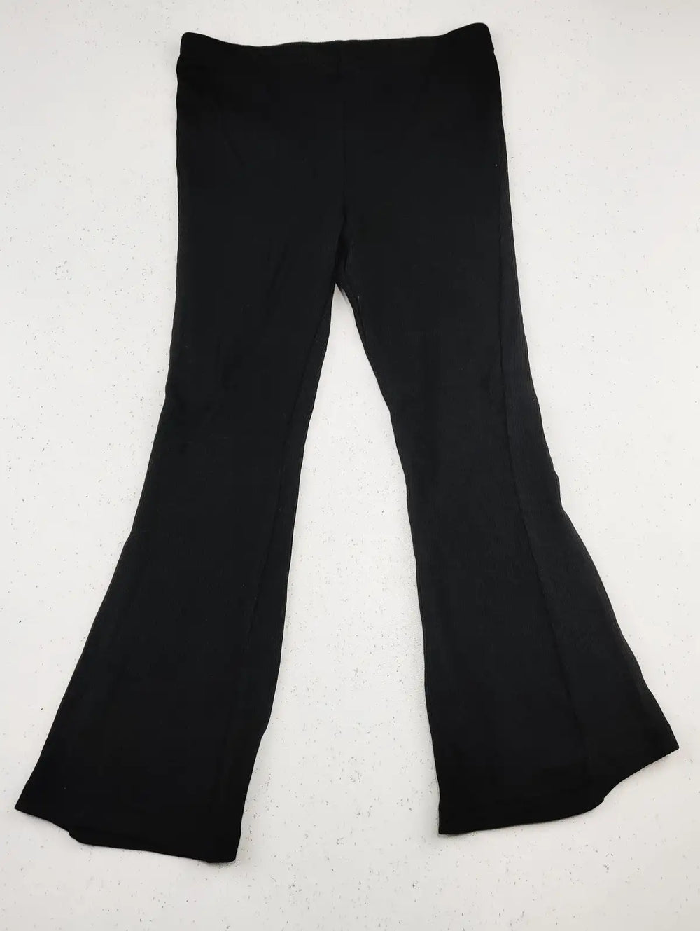 Buy online pre-used pre-loved 100% authentic & Original branded Unknown Brand (GB-1563) available in Pakistan. Top international brands avilable.