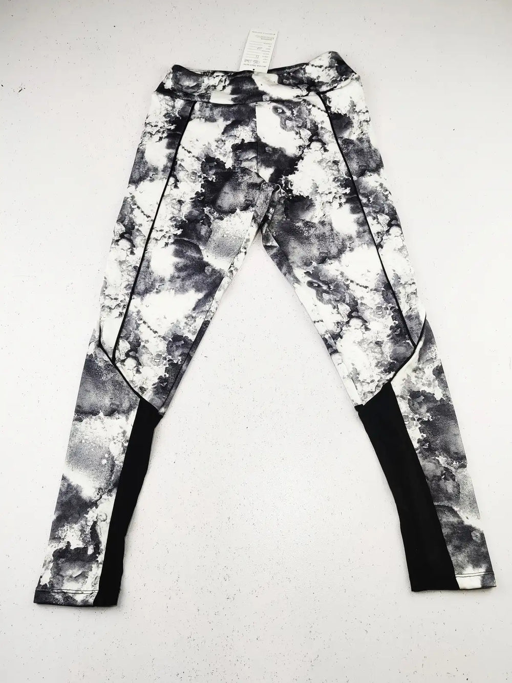 Buy online pre-used pre-loved 100% authentic & Original branded Zara (GB-1704) available in Pakistan. Top international brands avilable.