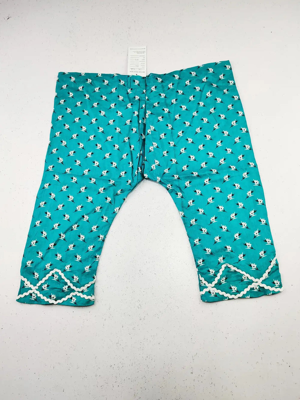 Buy online pre-used pre-loved 100% authentic & Original branded Unknown Brand (GB-1756) available in Pakistan. Top international brands avilable.
