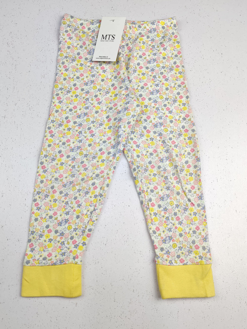 Buy online pre-used pre-loved 100% authentic & Original branded M (GB-440) available in Pakistan. Top international brands avilable.