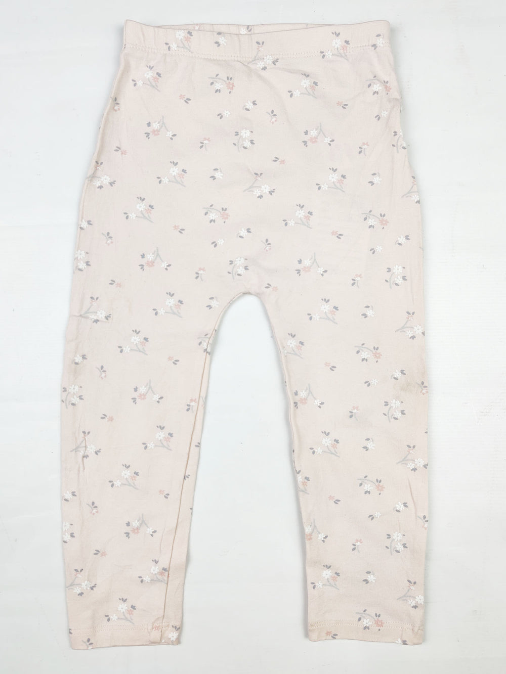 Buy online pre-used pre-loved 100% authentic & Original branded Unknown Brand (GB-698) available in Pakistan. Top international brands avilable.